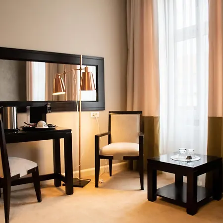 Hirscher 14 アパート ブラショフ